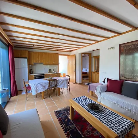 Lamin House Semesterbostad *